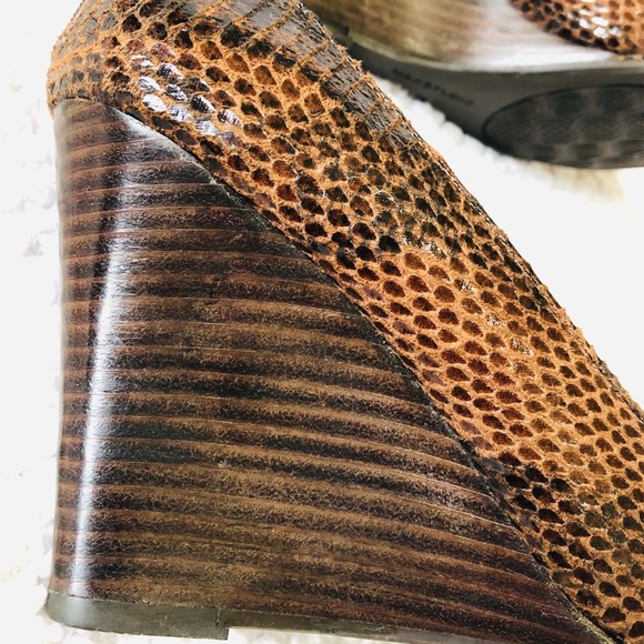 Max Studio Mecca Wedge Heel - Picture 4 of 7